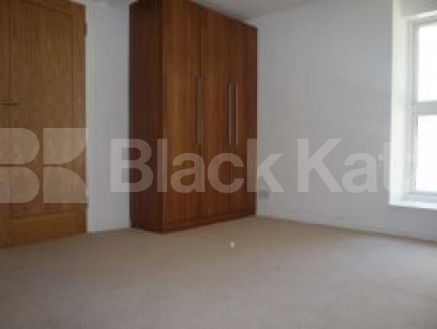 			LET!, 3 Bedroom, 1 bath, 1 reception Flat			 Womesley Road, CROUCH END